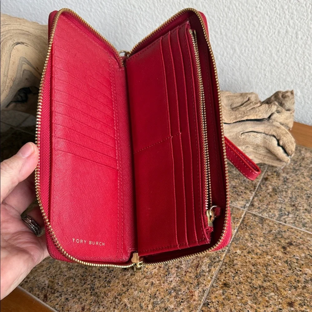 Tory Burch Emerson Continental Red Leather Wristlet Wallet - Picture 2 of 3